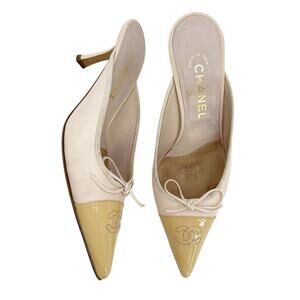 Chanel Vintage Retro Pink Beige Patent Pointed Cap Toe CC Bow Mule Heels EU 38.5
